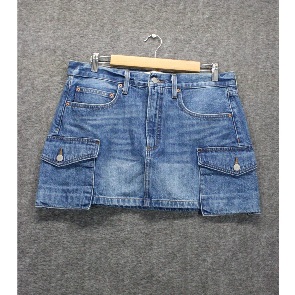Aritzia Denim Forum The '90s Cargo Mini Denim Skirt Size 30
